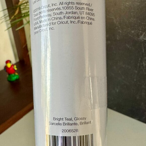 Cricut Premium Vinyl Bright Teal Glossy 12"x48" Roll – Permanent & Holographic - Picture 2 of 2